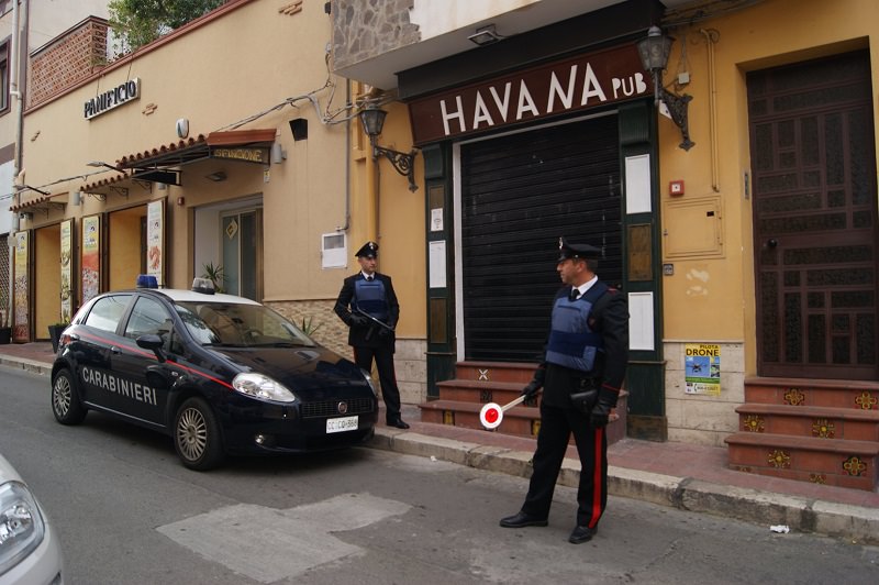 Accoltellamento in un pub di Terrasini: tre ragazzi finiscono in manette