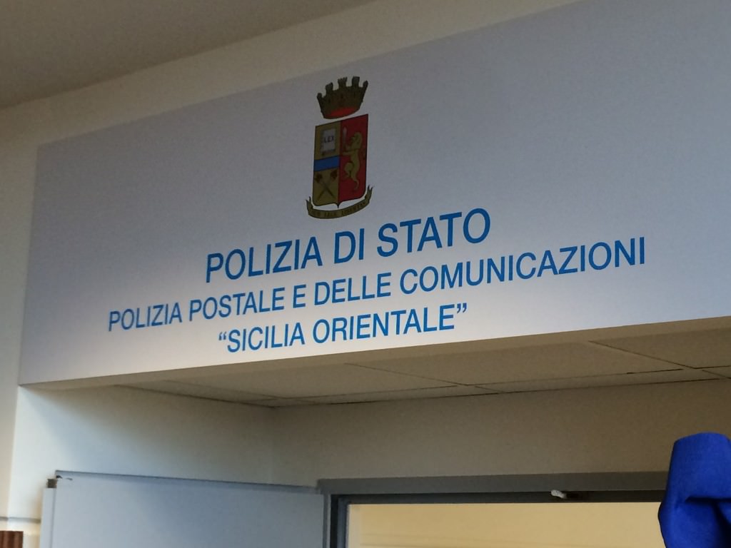 Fotografava le parti intime dei suoi figli e le cedeva in cambio di soldi: arrestata una mamma di 33 anni