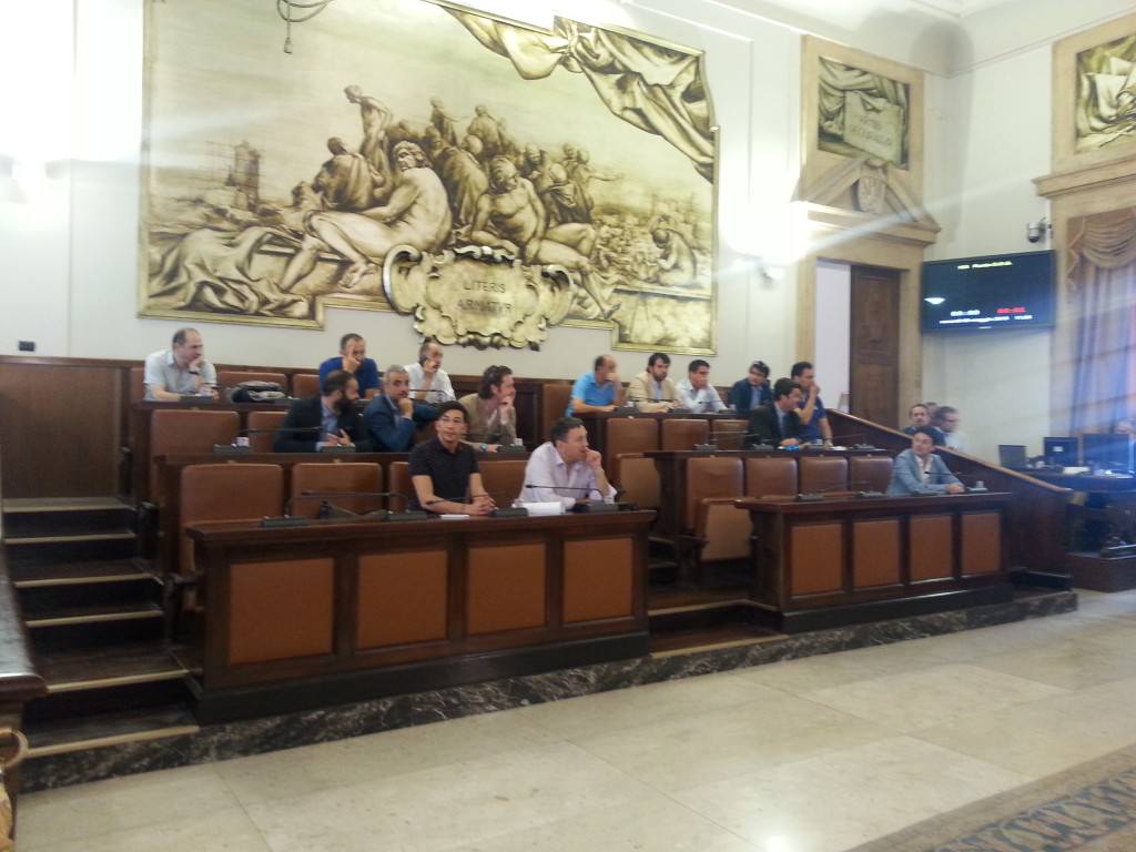 Catania, il consiglio approva la sfiducia a Milazzo e al cda dello Stabile