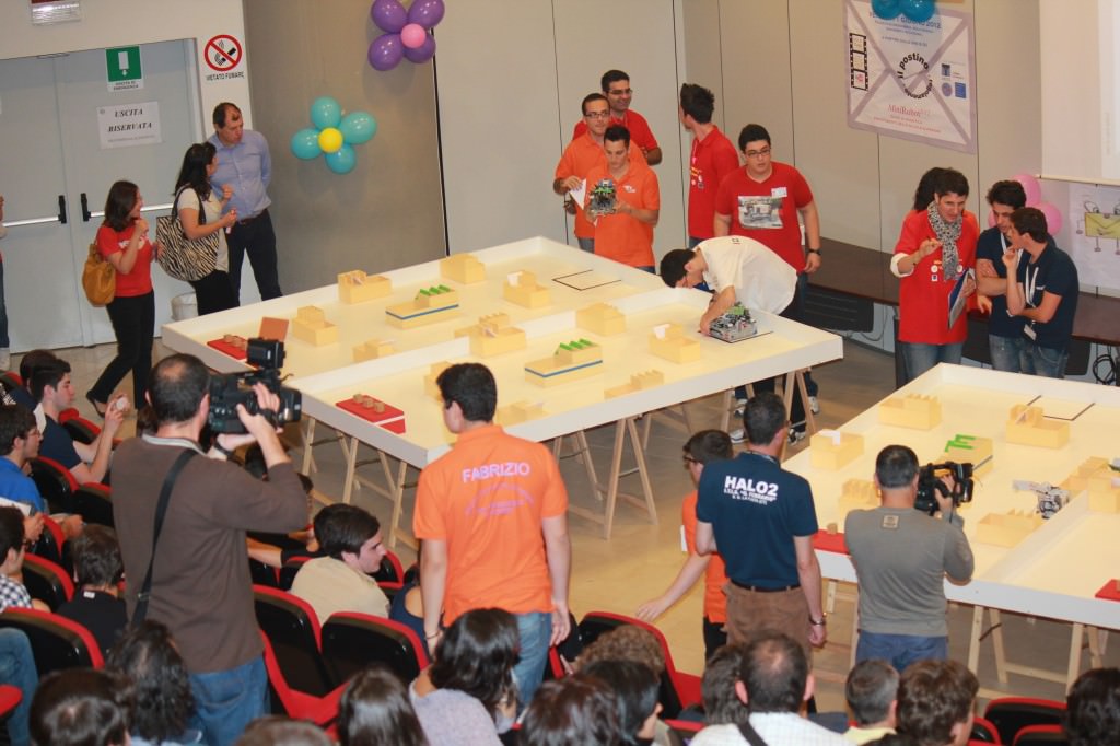 Minirobot compie 10 anni. Venerdì a Catania la gara tra automi “pasticceri”