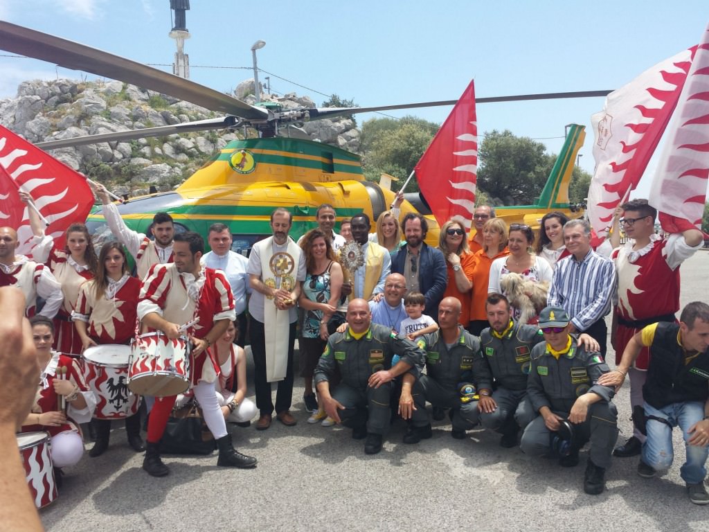 Palermo, reliquie della Santuzza in volo sulla città