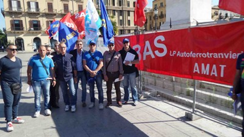 “Ci scusiamo con i cittadini per il servizio scadente”. Lavoratori Amat oggi in piazza a Palermo