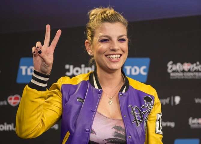 Emma Marrone e Fabio Borriello a Napoli presentazioni in famiglia