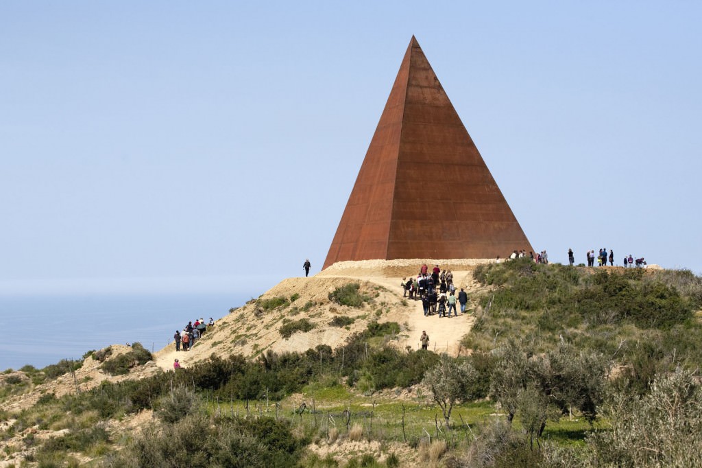 Fondazione Antonio Presti – Fiumara d’Arte, “nuovo” Rito della luce in chiave estiva