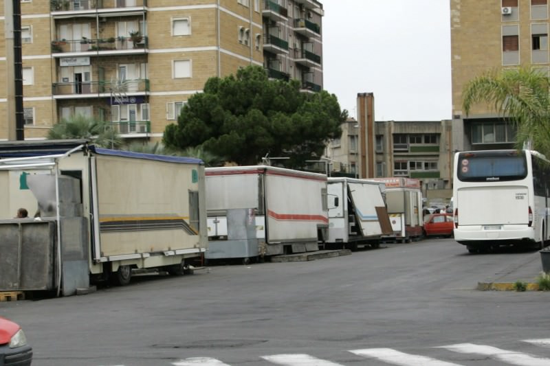 Camion dei panini non in regola nel Catanese: sanzioni e sequestri dei mezzi