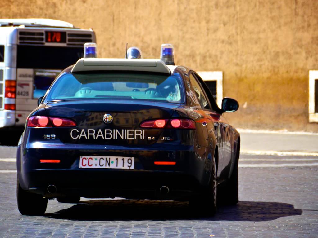 Cane impiccato davanti casa, atto intimidatorio al consigliere Alongi: “Sono sereno”