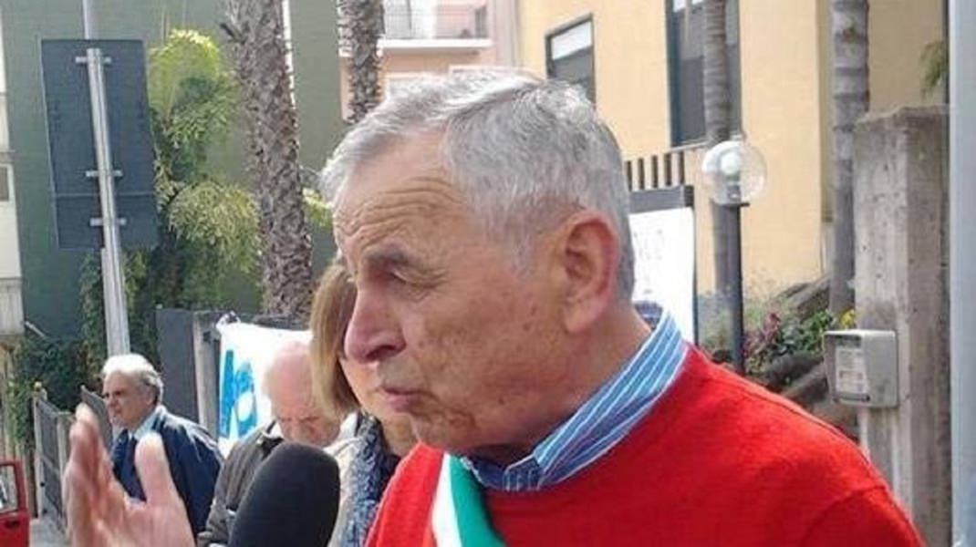 Il SAP protesta dopo le parole del sindaco Di Guardo: “I sbirri se ne devono andare picchì ci fanno schifo”.