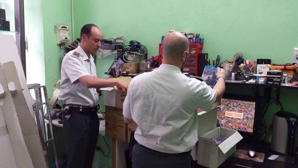 Sequestrati a Catania 3 mila CD pirata, una denuncia