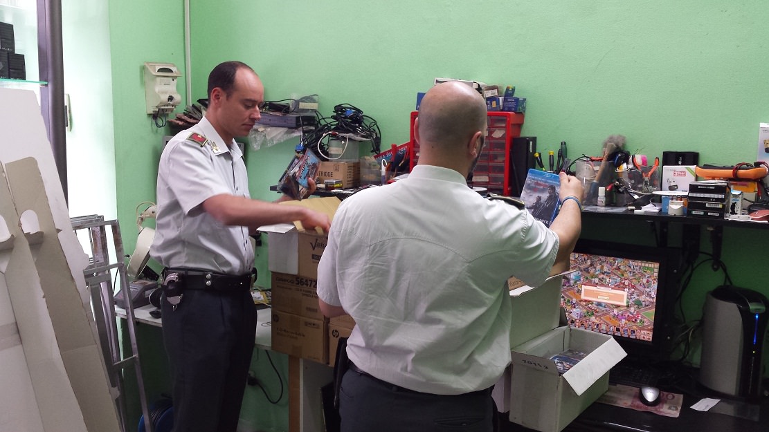 Sequestrati a Catania 3 mila CD pirata, una denuncia