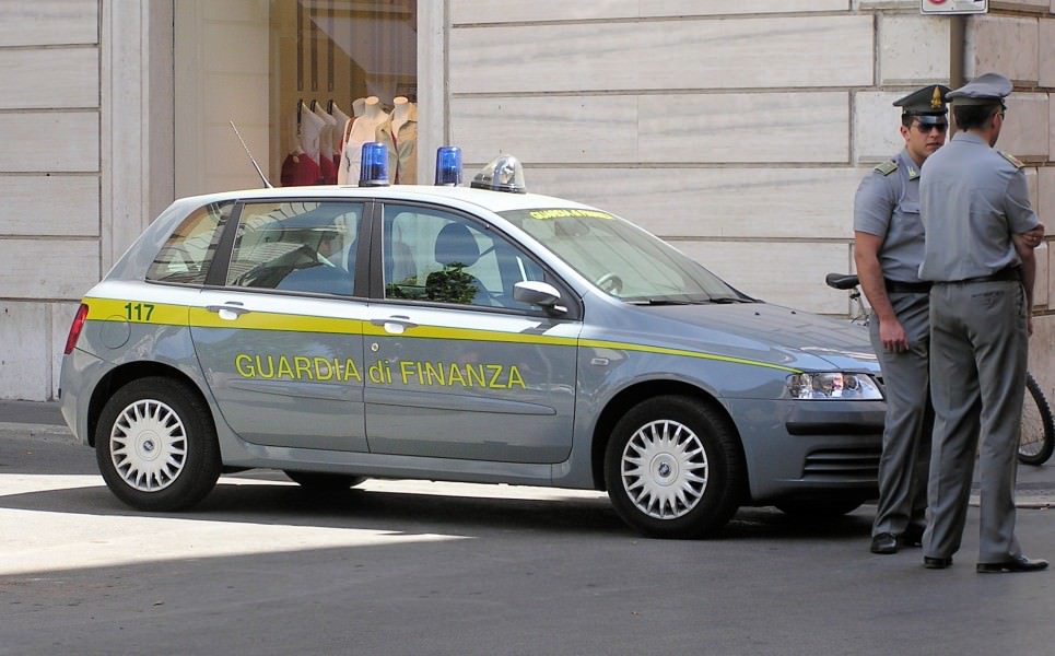 Catania, la Guardia di Finanza scopre 2 milioni sottratti al fisco e sequestra beni per 1 milione