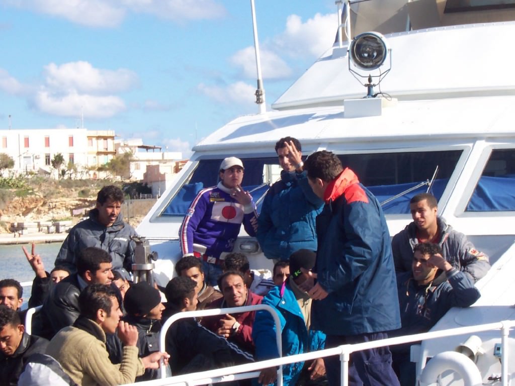 Immigrazione: 463 persone tratte in salvo da Guardia Costiera