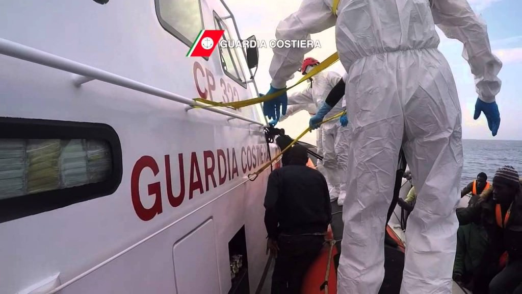 Tunisini “sbarcano” in una struttura del Catanese, eseguiti 12 tamponi: sono tutti negativi