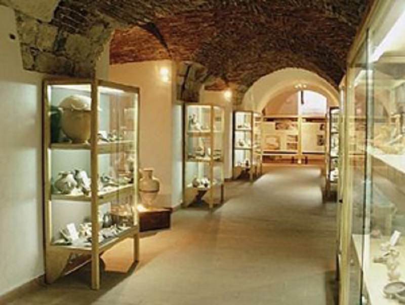 “Vietato non toccare”, 18 tesori archeologici al museo Mandralisca per una fruizione tattile “Vietato non toccare”, 18 tesori archeologici al museo Mandralisca per una fruizione tattile