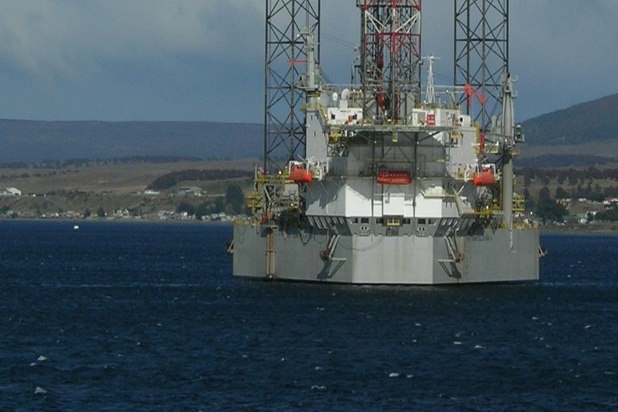 Occupano il Comune: lavoratori del petrolio in agitazione