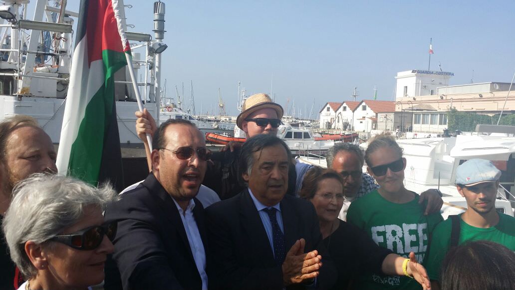 Palermo, sindaco Orlando dona alla “Freedom Flotilla” Carta della città