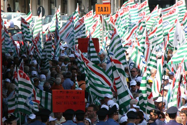 Mondo del lavoro in fermento, proteste di edili e dipendenti pubblici