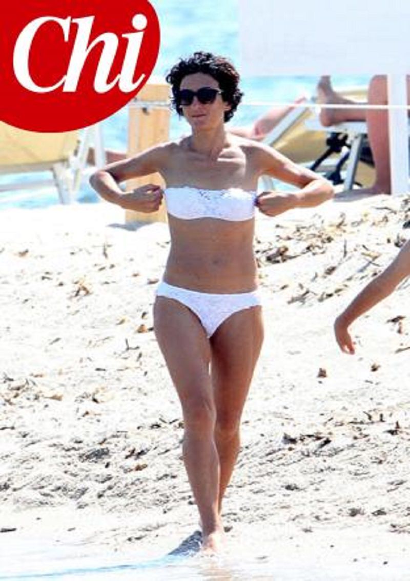 Agnese Renzi al mare con il bikini dell’anno scorso: sfoglia la gallery