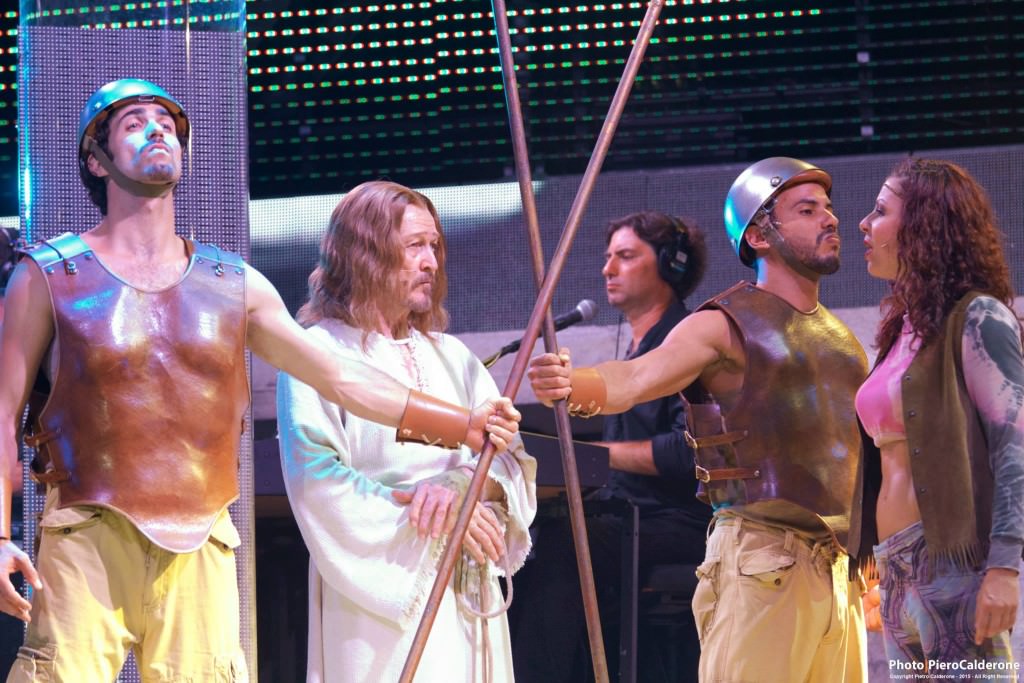 Pubblico in delirio a Furnari per “Jesus Christ Superstar”