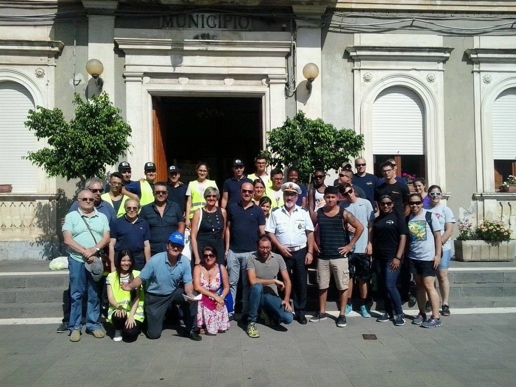San Gregorio, marines e volontari insieme per un gesto di solidarietà