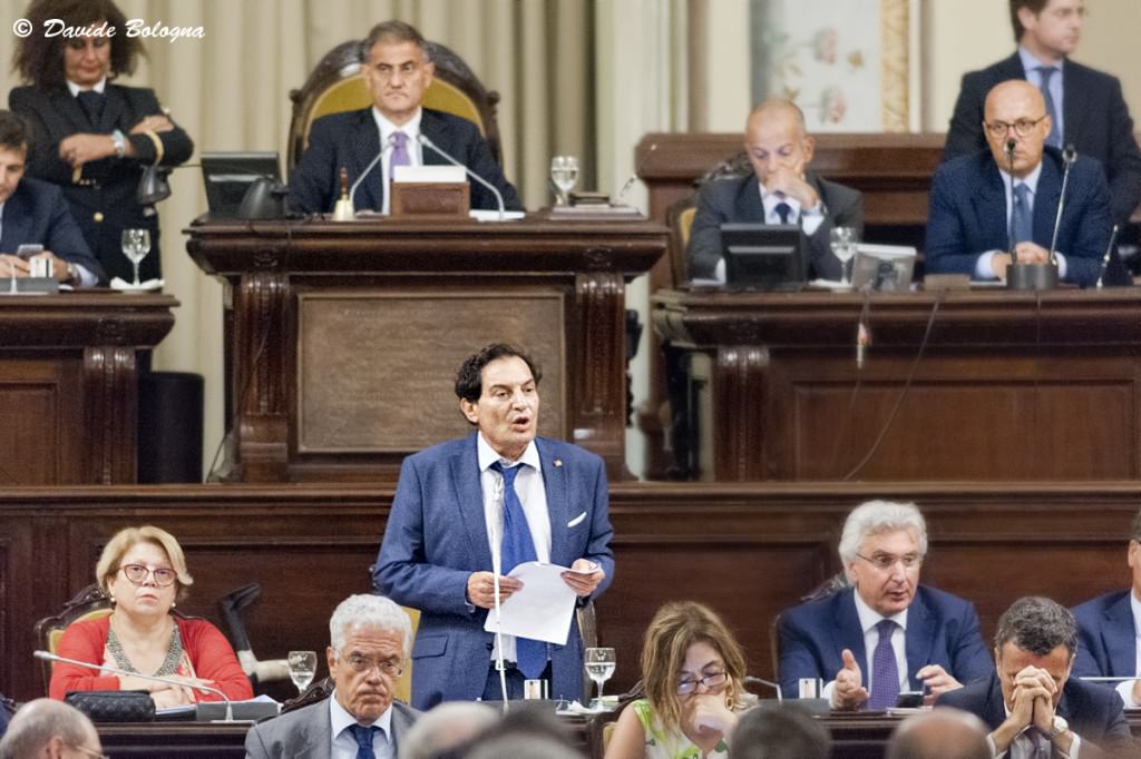 Regione: quella voglia di rimpasto, assessorati e poltrone mentre la Sicilia affonda