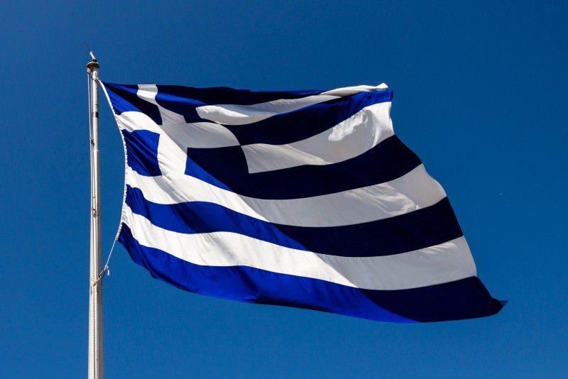 La bandiera greca sventola anche in Sicilia: i comuni di Ficarra e Palermo issano il simbolo ellenico La bandiera greca sventola anche in Sicilia: i comuni di Ficarra e Palermo issano il simbolo ellenico