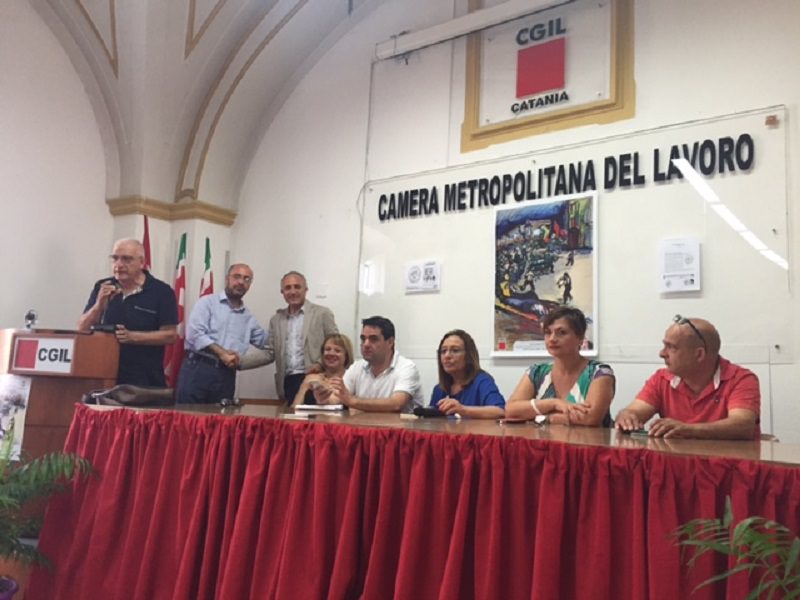 Catania, targa e annullo filatelico in memoria di Salvatore Novembre