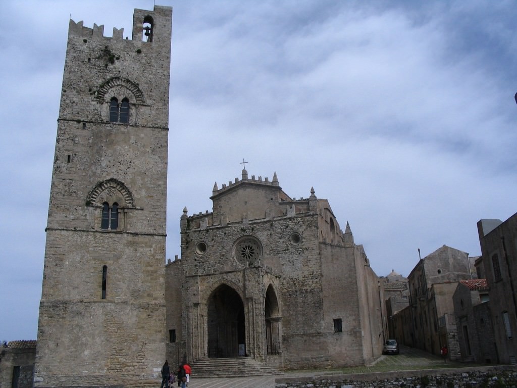 Tensione a Erice: dipendente comunale schiaffeggia vicesindaco