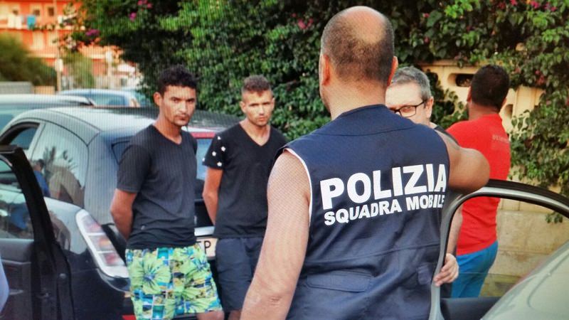 Ragusa: poliziotti in costume per arrestare 5 spacciatori tunisini