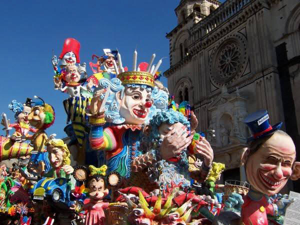 Acireale, torna il “Carnevale estivo di Sicilia”