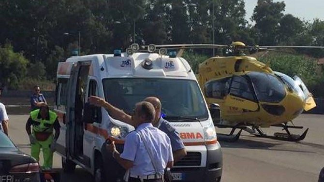 Calatabiano, scooter si scontra con un camion: 23enne in gravi condizioni