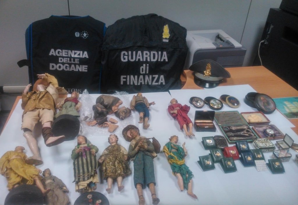 Trasportava oggetti preziosi dalla Svizzera: smascherato traffico a Punta Raisi