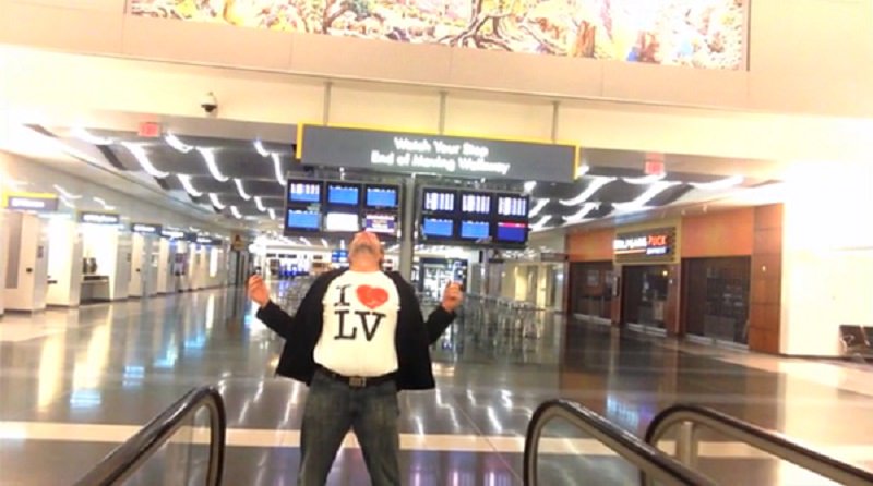 In aeroporto a Las Vegas, gira un video che diventa virale