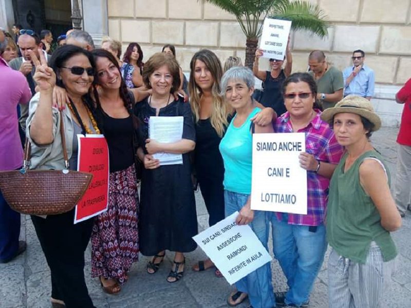 Palermo, affollata manifestazione per il canile. IdV: “intervenga il sindaco”