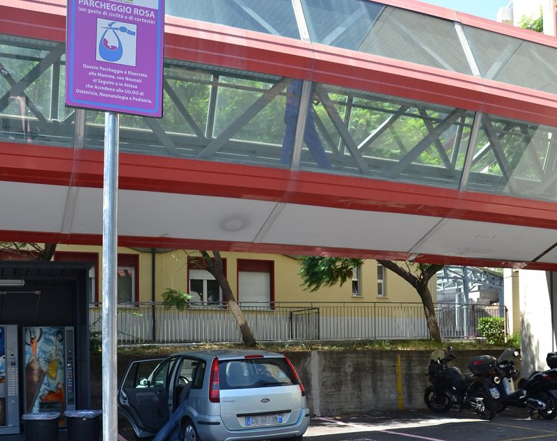 Catania, ospedale Cannizzaro: per mamme e donne incinte parcheggi “rosa”