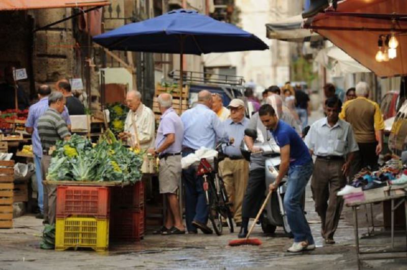 “Diciamo NO alle intimidazioni mafiose”, il popolo di Ballarò si ribella a Cosa Nostra “Diciamo NO alle intimidazioni mafiose”, il popolo di Ballarò si ribella a Cosa Nostra