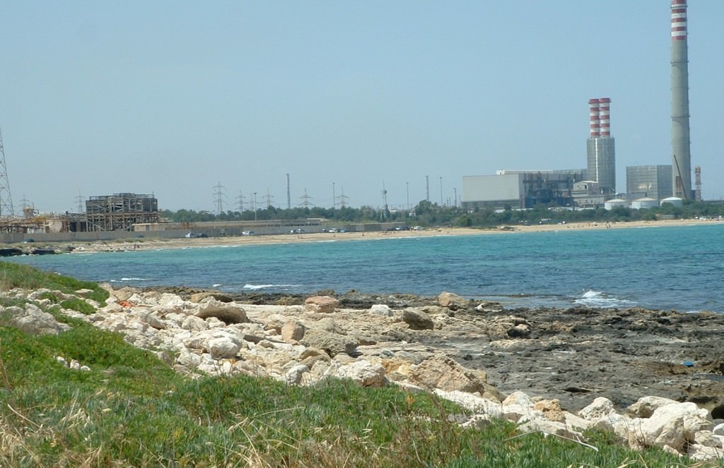 La discarica di Melilli, interdetta per mafia, fa alzare un “polverino” dal Corriere della Sera