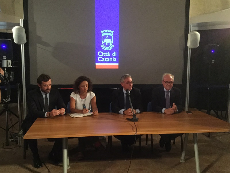 Approda all’aeroporto di Catania la mostra “Camera reginale”