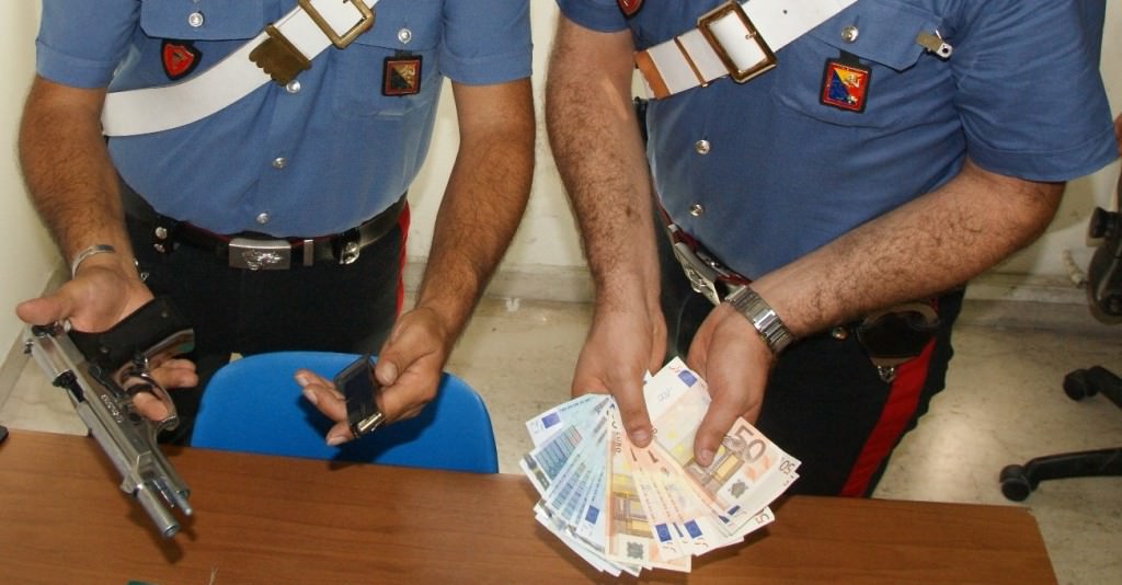 Tenta rapina al benzinaio con pistola a salve: fermato dai Cc