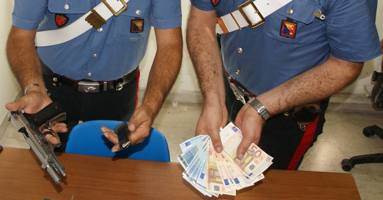 Tenta rapina al benzinaio con pistola a salve: fermato dai Cc