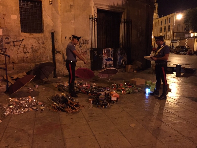 Scia di cartacce porta all’arresto di due ladri a Palermo Scia di cartacce porta all’arresto di due ladri a Palermo