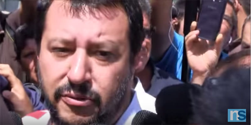 Salvini in visita al Cara di Mineo: “Renzi e Alfano due incapaci incollati alla sedia”