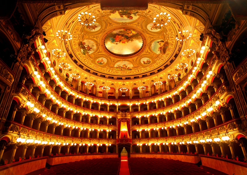 Catania: al Teatro Massimo “chiude in bellezza” la festa del patrono della polizia
