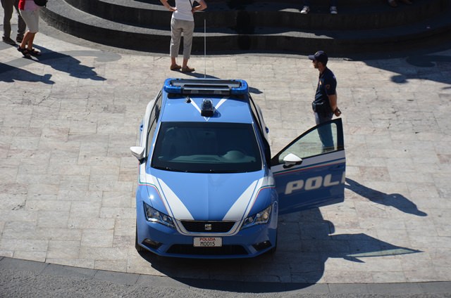 Tenta di rubare un’auto in via Longo: arrestato 32enne marocchino