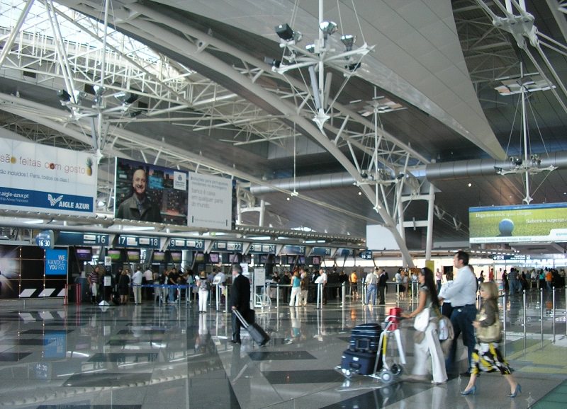 Catania, ruba orologio durante i controlli all’aeroporto