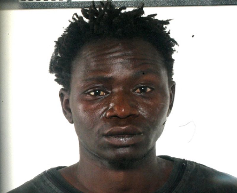 Arrestato ragazzo gambiano dopo furto negli uffici del C.A.R.A. di Mineo Arrestato ragazzo gambiano dopo furto negli uffici del C.A.R.A. di Mineo