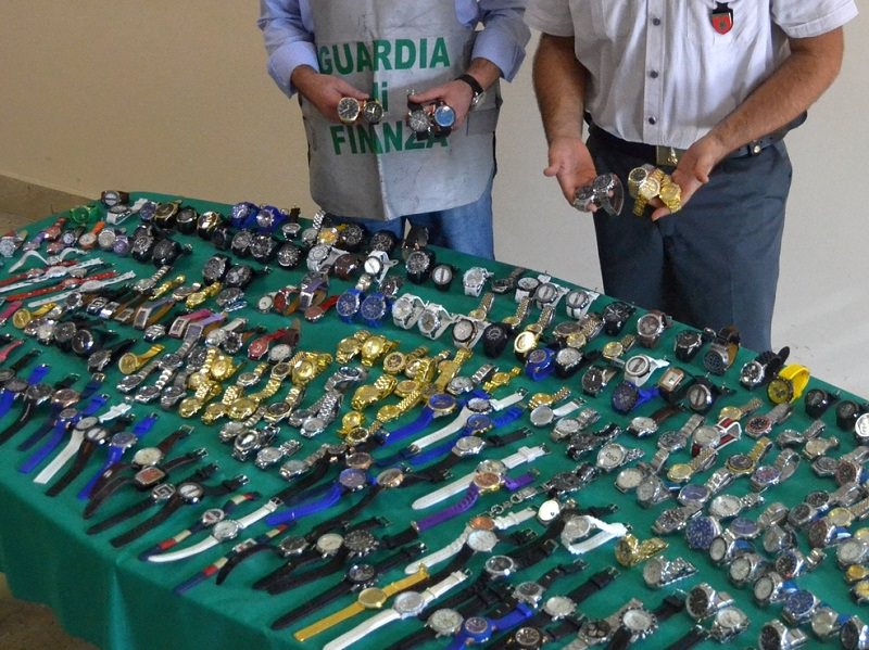 Vendevano Rolex contraffati: in manette due giovani di Marsala