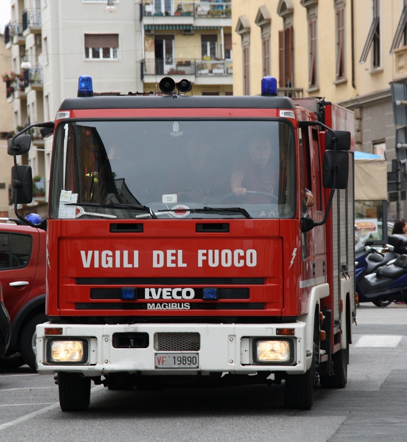 Palermo, esplosione tra le case popolari: gente in strada