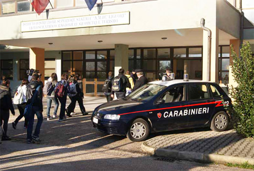 Perquisizioni antidroga nelle scuole di Ragusa: arrestato un incensurato e segnalati 3 minori