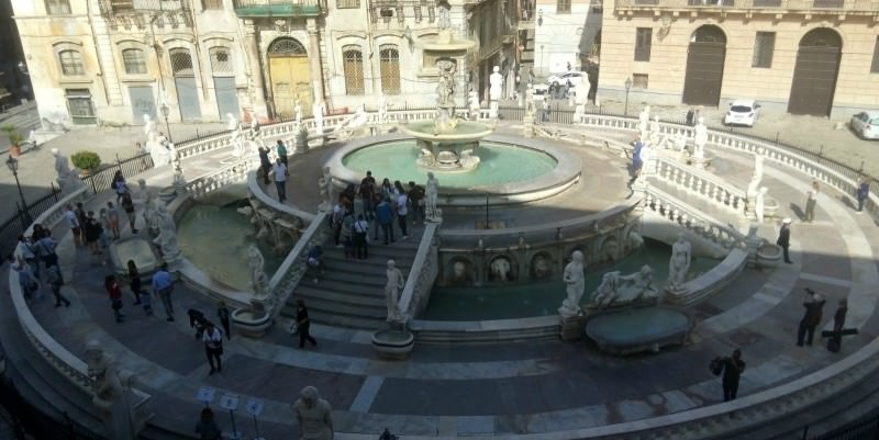 Fontana Pretoria di Palermo, sì a manutenzione e illuminazione