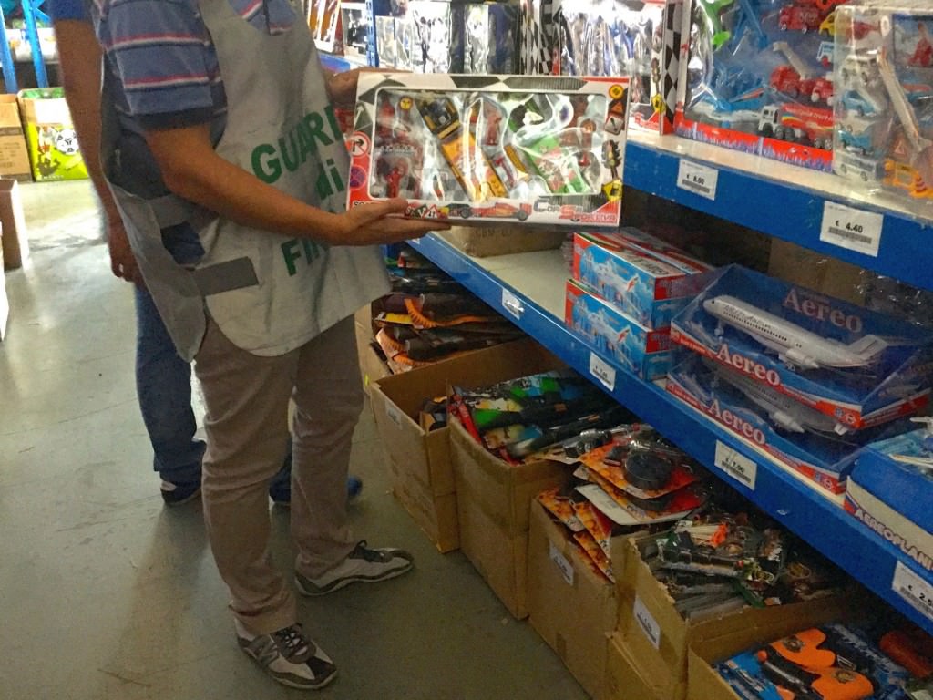 Catania: sequestrato 1 milione e mezzo di articoli contraffatti e pericolosi per la salute